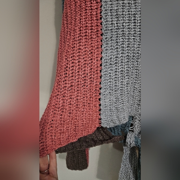 DAVI & DANI Colorblock oversized lightweight knit sweater. Size small - Picture 7 of 8